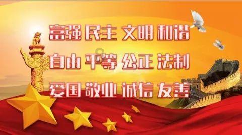 美女一袭红色连衣裙，鲜艳美丽又温柔大方，你觉得这样穿搭漂亮吗？